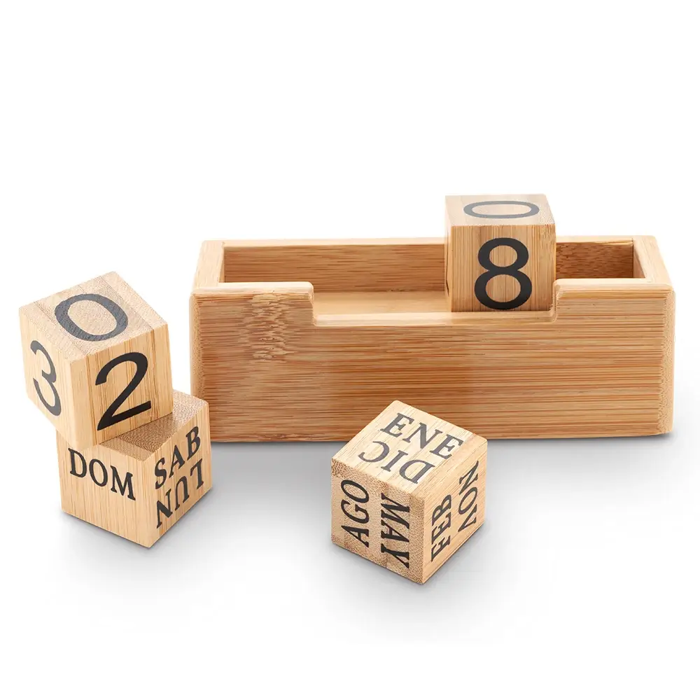 calendario en cubos de madera