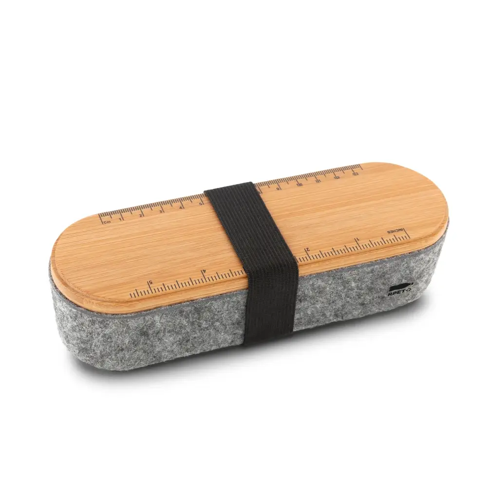 cartuchera con tapa de madera que funciona como regla