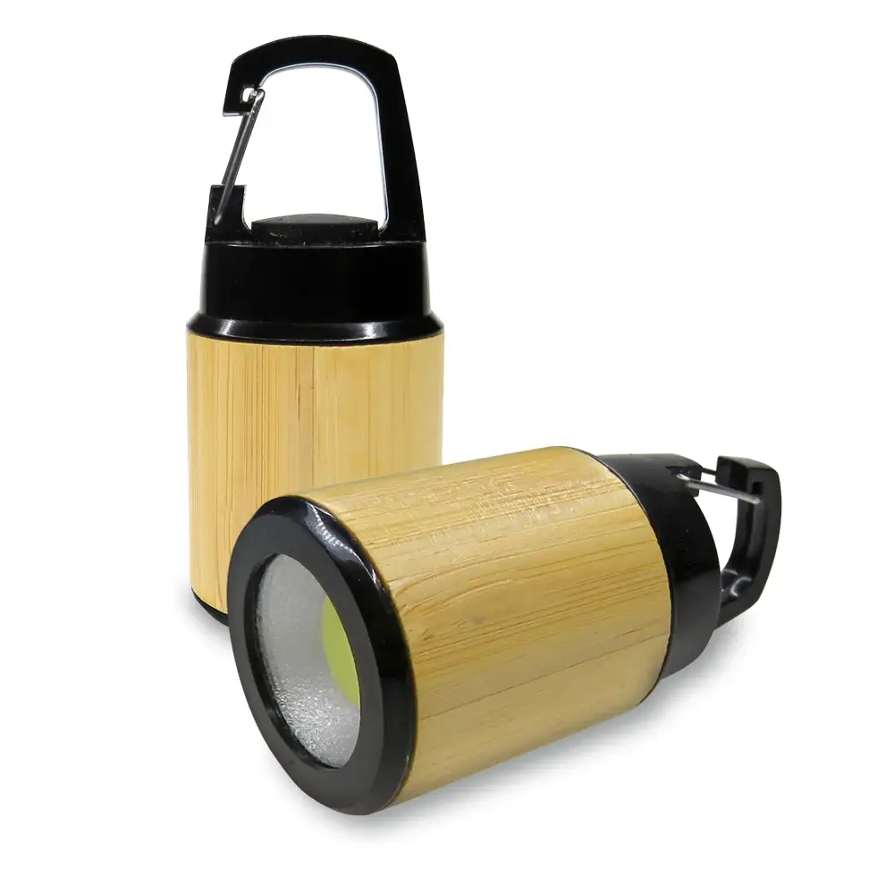 linterna con piezas en madera